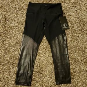 🌺3/$35 90⁰ Athletic Capri